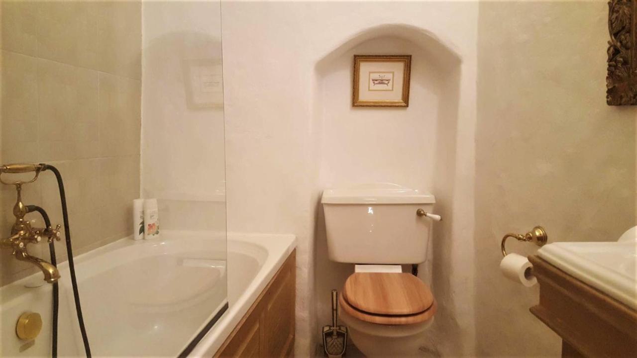 Cozy Old Town Historic House Apartment Талин Екстериор снимка